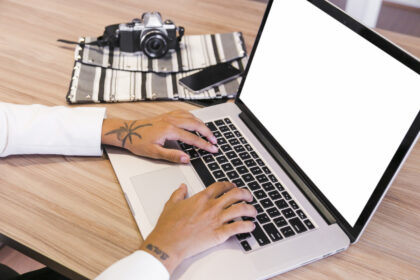 how to connect document camera aver f17 to laptop